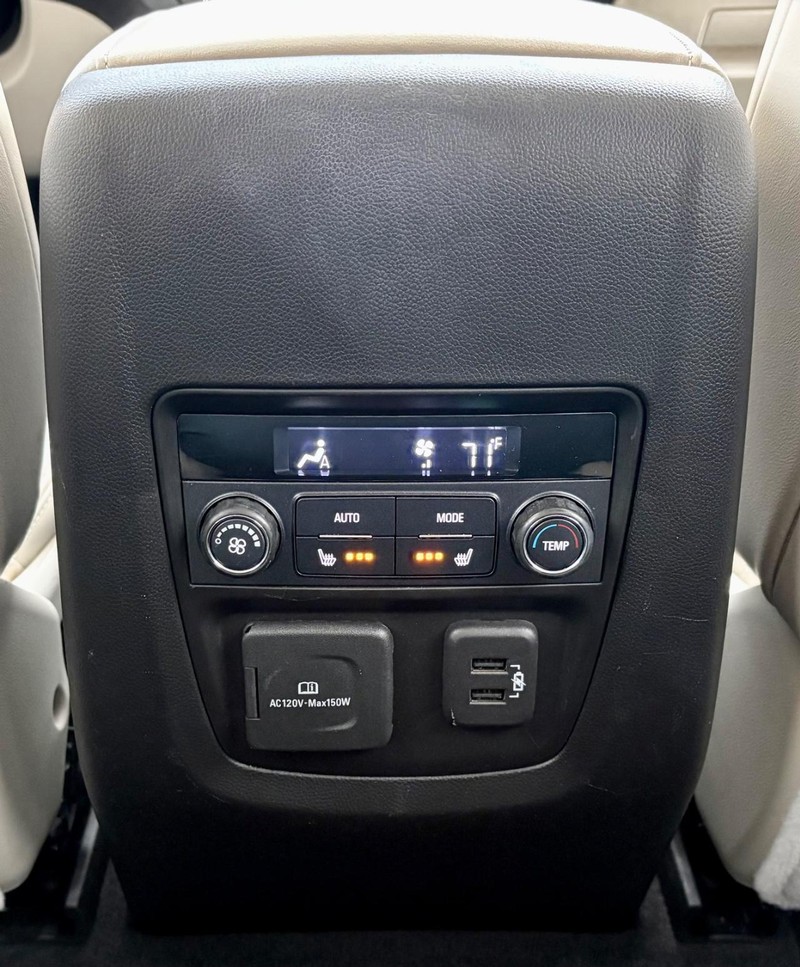 Buick Enclave Vehicle Full-screen Gallery Image 14