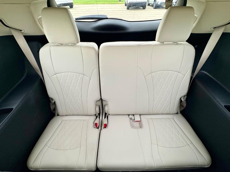 Buick Enclave Vehicle Full-screen Gallery Image 15