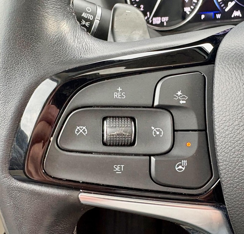 Buick Enclave Vehicle Full-screen Gallery Image 24