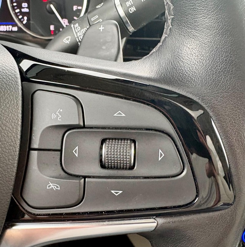 Buick Enclave Vehicle Full-screen Gallery Image 25