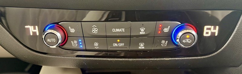 Buick Enclave Vehicle Full-screen Gallery Image 31