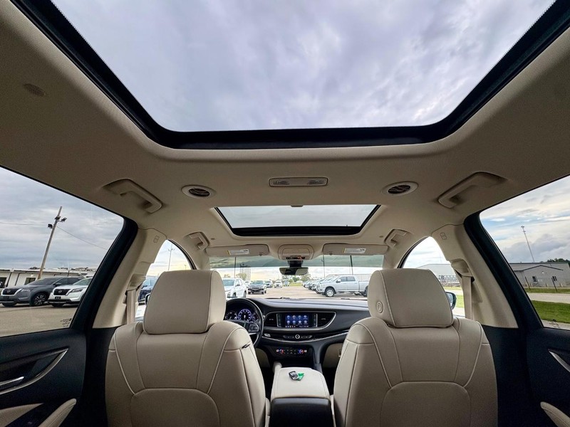 Buick Enclave Vehicle Full-screen Gallery Image 33