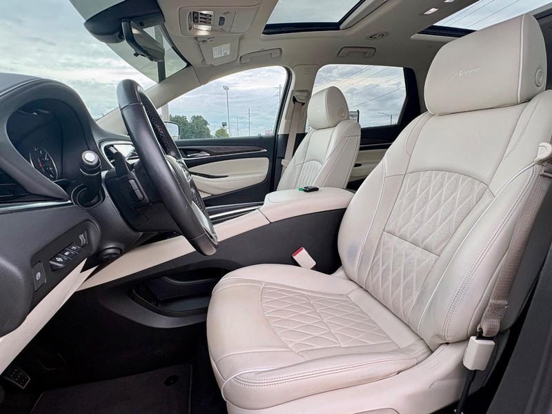 Buick Enclave Vehicle Full-screen Gallery Image 35