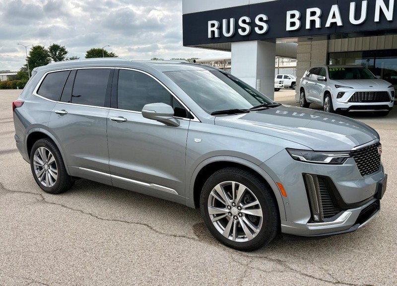 Cadillac XT6 Vehicle Full-screen Gallery Image 02