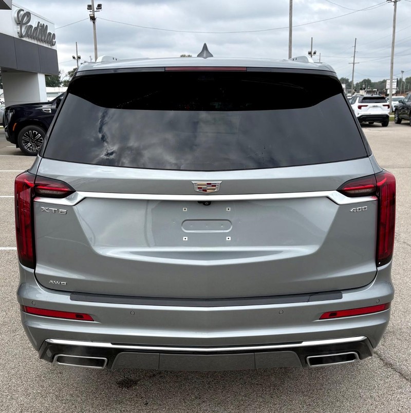 Cadillac XT6 Vehicle Full-screen Gallery Image 04