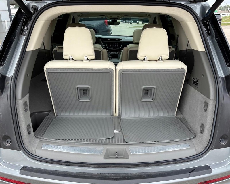 Cadillac XT6 Vehicle Full-screen Gallery Image 05