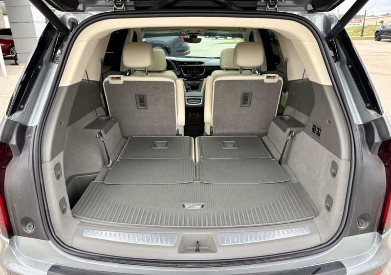 Cadillac XT6 Vehicle Full-screen Gallery Image 06