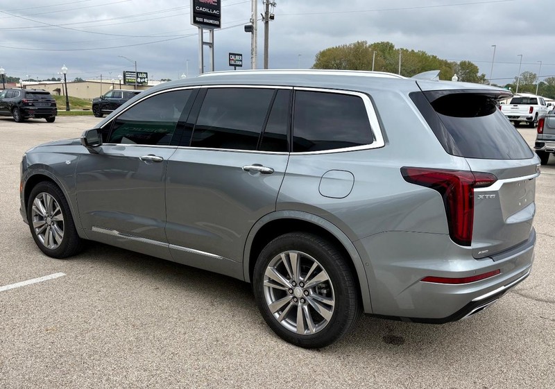 Cadillac XT6 Vehicle Full-screen Gallery Image 08