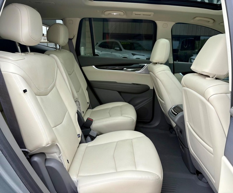 Cadillac XT6 Vehicle Full-screen Gallery Image 13
