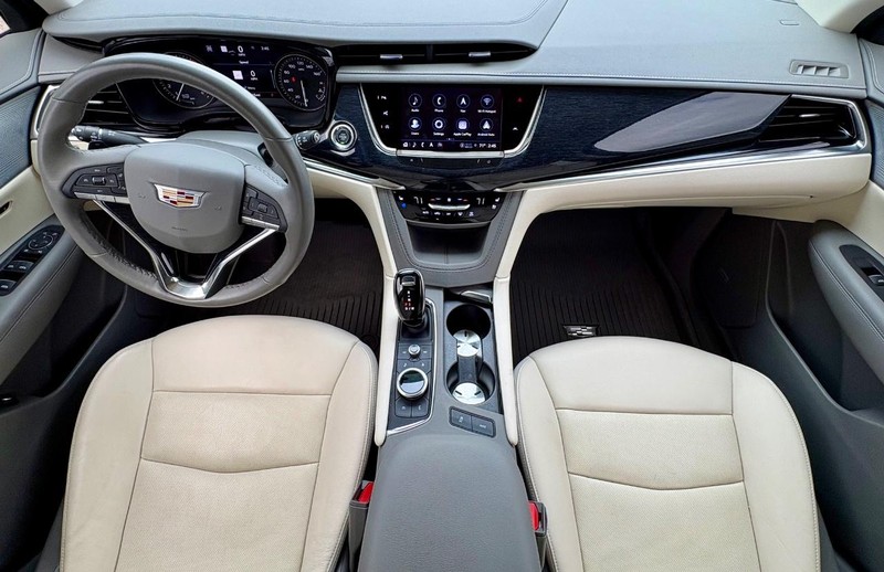 Cadillac XT6 Vehicle Full-screen Gallery Image 15