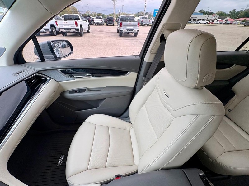 Cadillac XT6 Vehicle Full-screen Gallery Image 17