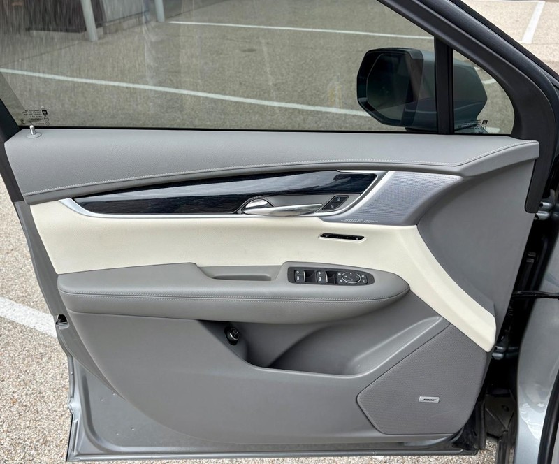 Cadillac XT6 Vehicle Full-screen Gallery Image 18