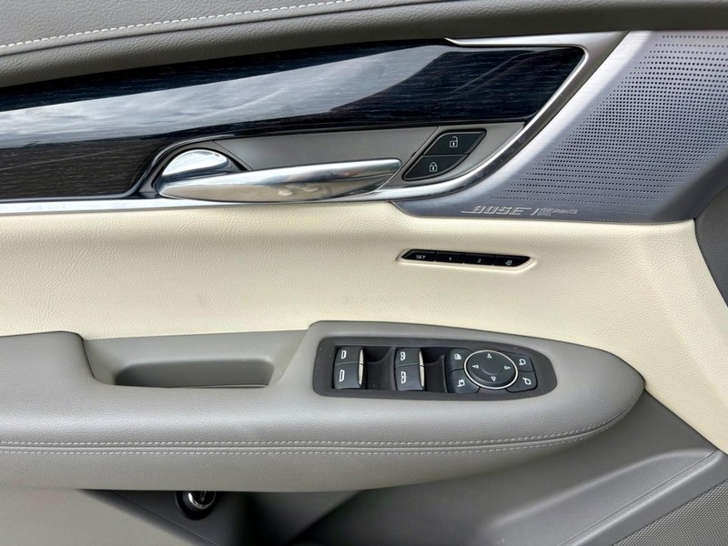Cadillac XT6 Vehicle Full-screen Gallery Image 19