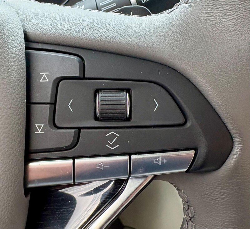 Cadillac XT6 Vehicle Full-screen Gallery Image 24
