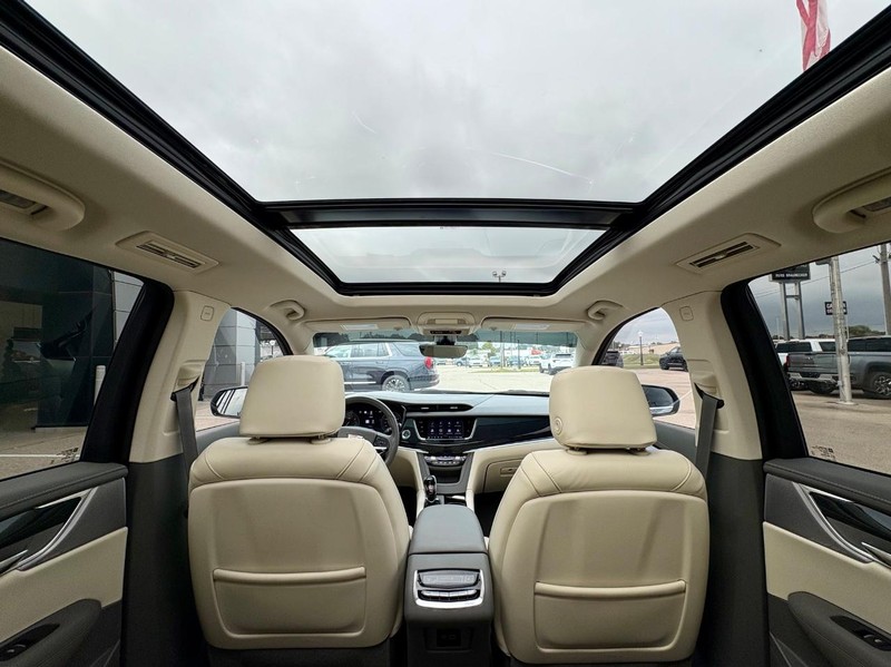 Cadillac XT6 Vehicle Full-screen Gallery Image 32