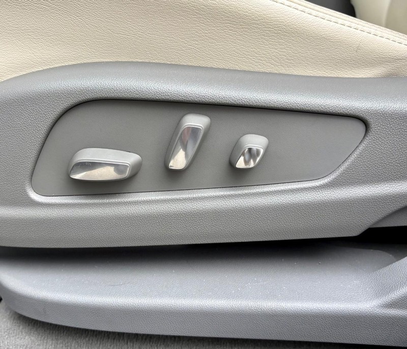 Cadillac XT6 Vehicle Full-screen Gallery Image 35