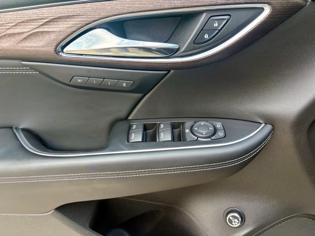 2023 Buick Envision Avenir thumbnail image 18