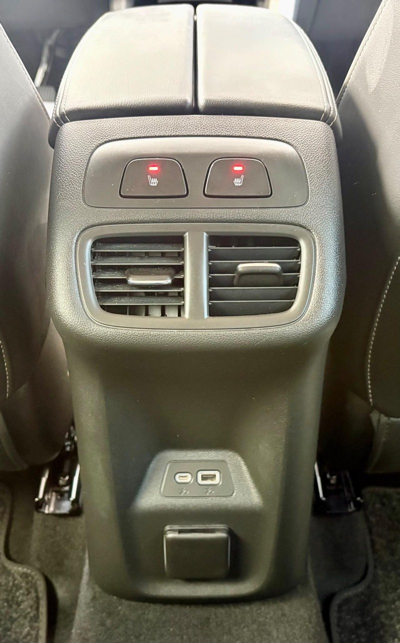Buick Envision Vehicle Full-screen Gallery Image 12
