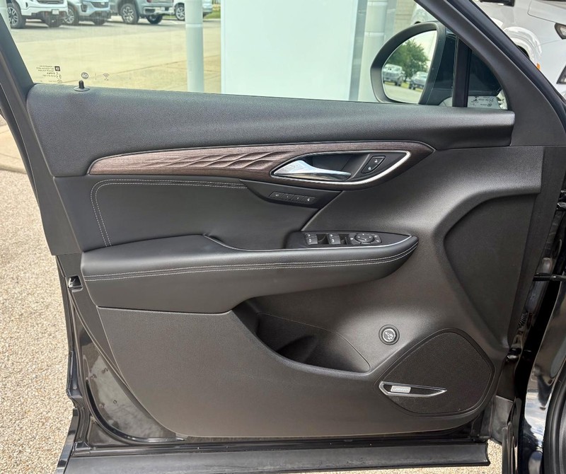 Buick Envision Vehicle Full-screen Gallery Image 17