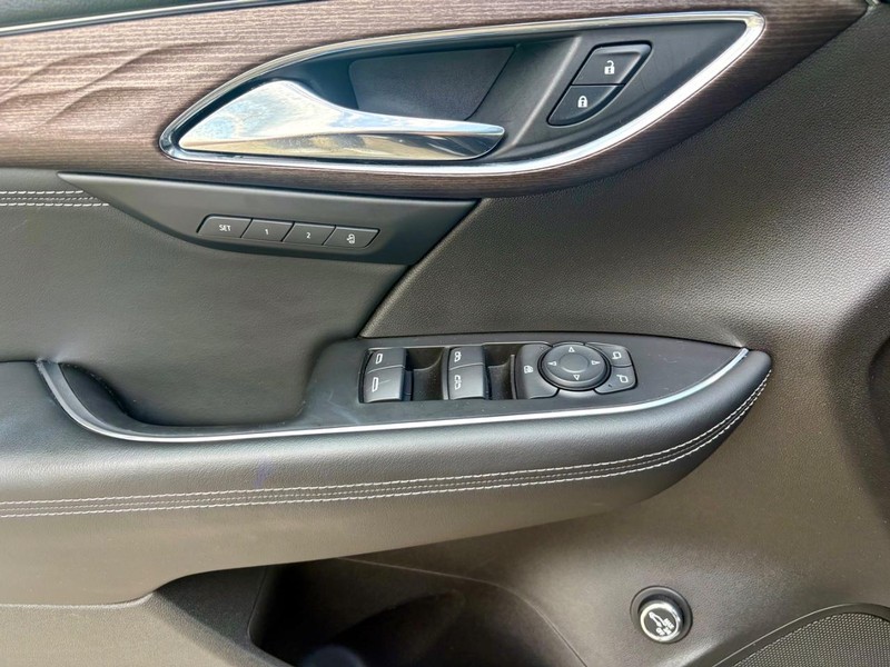 Buick Envision Vehicle Full-screen Gallery Image 18