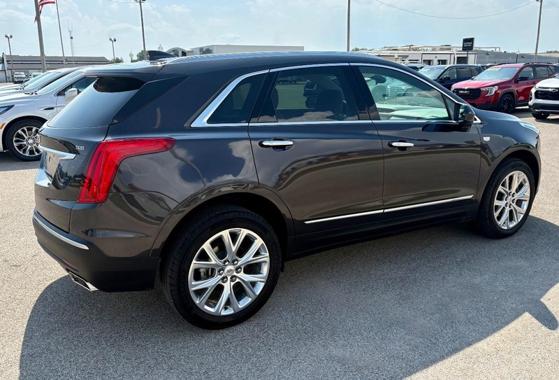 Cadillac XT5 Vehicle Full-screen Gallery Image 03
