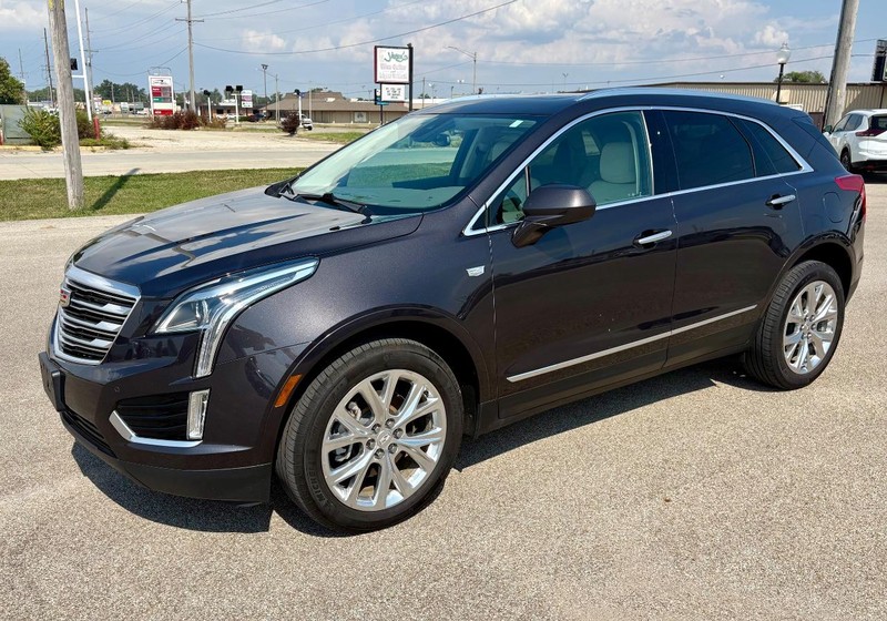 Cadillac XT5 Vehicle Full-screen Gallery Image 07