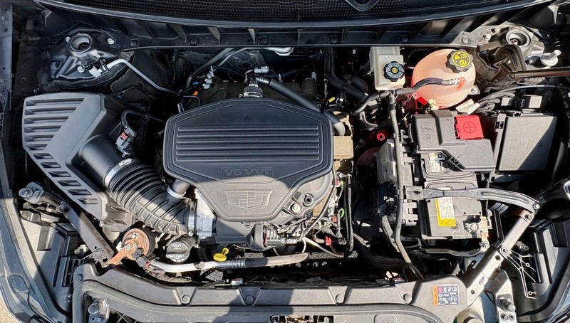 Cadillac XT5 Vehicle Full-screen Gallery Image 09