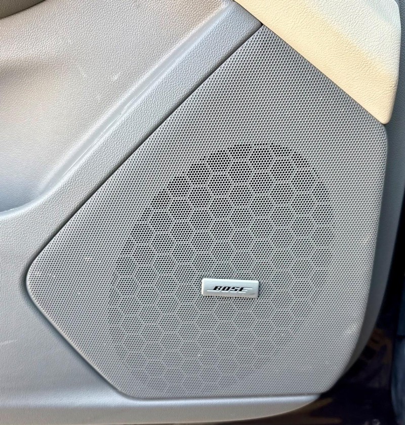 Cadillac XT5 Vehicle Full-screen Gallery Image 19