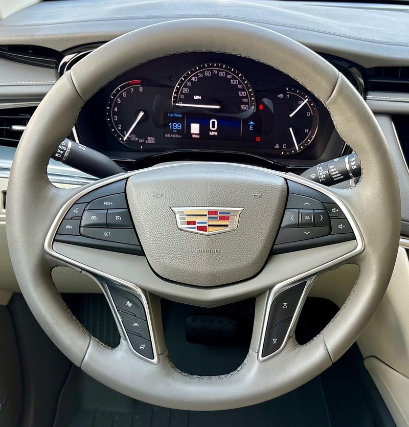 Cadillac XT5 Vehicle Full-screen Gallery Image 20