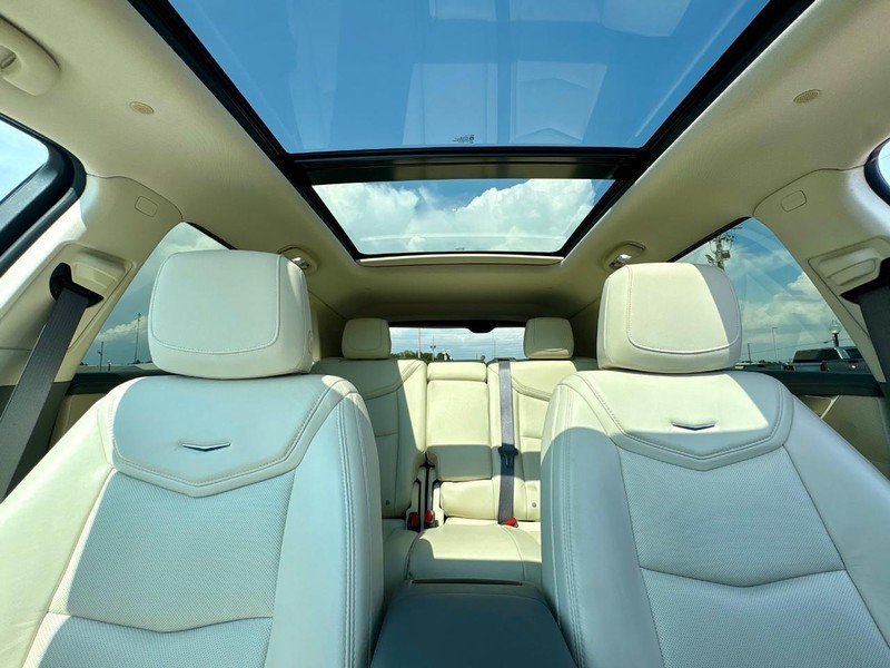 Cadillac XT5 Vehicle Full-screen Gallery Image 29