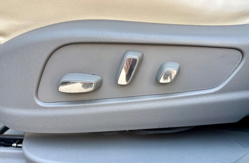 Cadillac XT5 Vehicle Full-screen Gallery Image 33