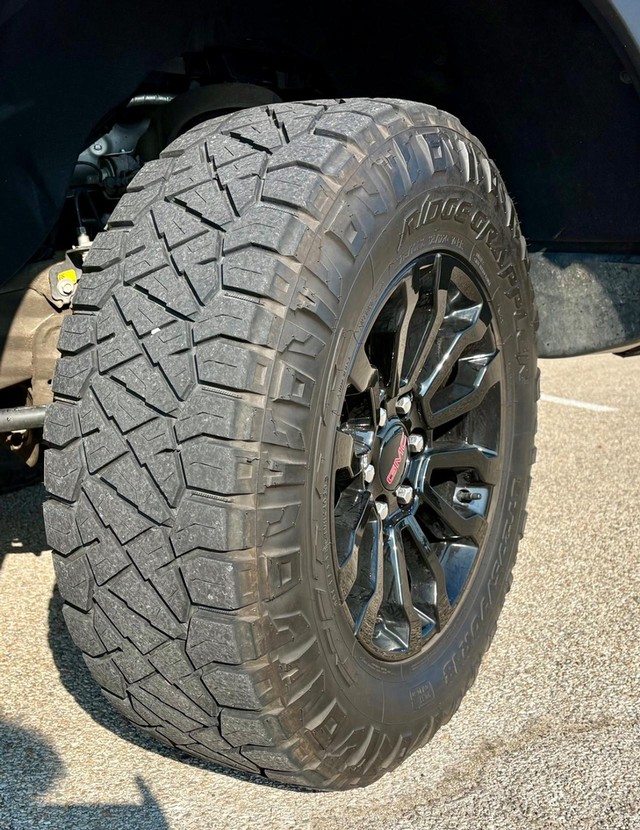 2023 GMC Sierra 1500 4WD AT4X Crew Cab thumbnail image 11