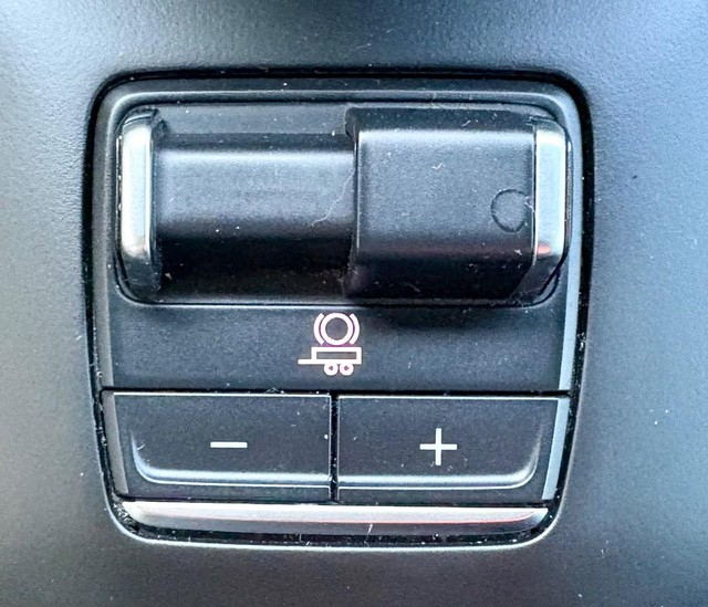 2023 GMC Sierra 1500 4WD AT4X Crew Cab thumbnail image 16