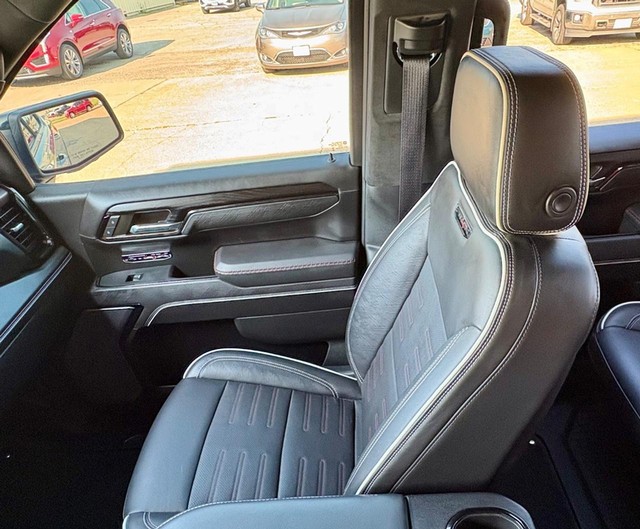 2023 GMC Sierra 1500 4WD AT4X Crew Cab thumbnail image 17