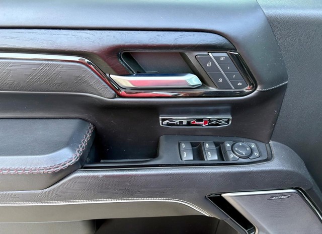 2023 GMC Sierra 1500 4WD AT4X Crew Cab thumbnail image 19