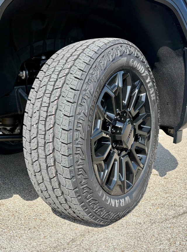 2026 GMC Sierra 2500HD Denali thumbnail image 11