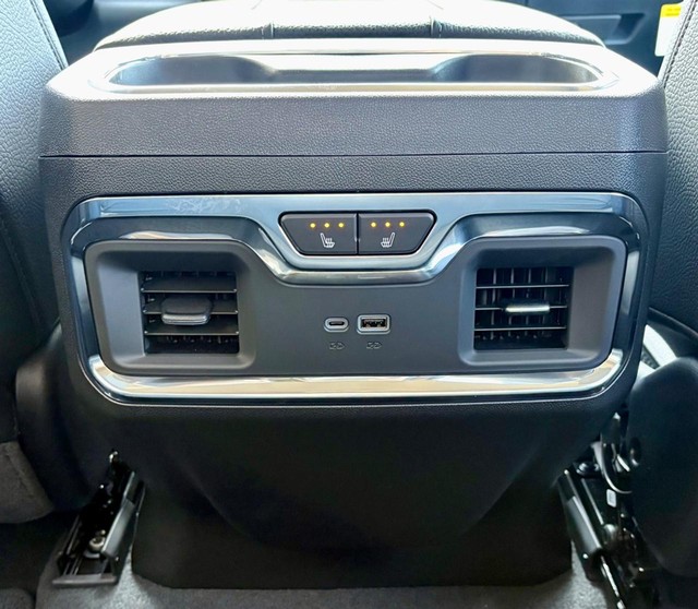 2026 GMC Sierra 2500HD Denali thumbnail image 13