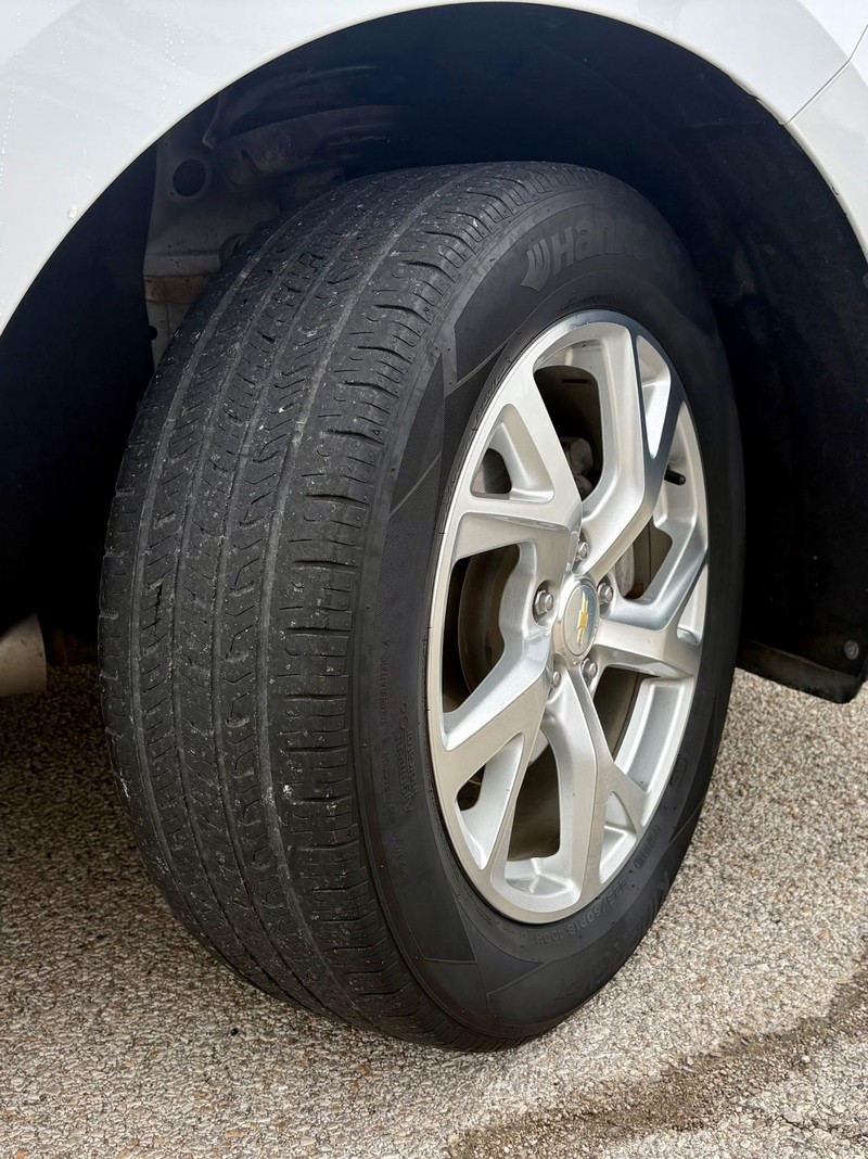 Chevrolet Equinox Vehicle Full-screen Gallery Image 10