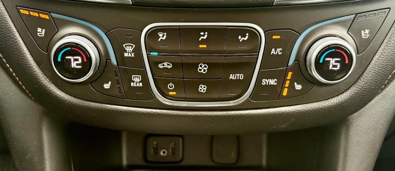 Chevrolet Equinox Vehicle Full-screen Gallery Image 15