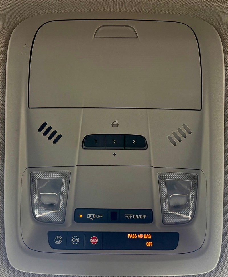 Chevrolet Equinox Vehicle Full-screen Gallery Image 17