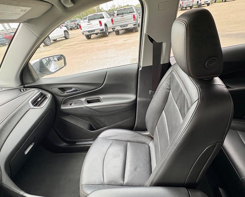 Chevrolet Equinox Vehicle Full-screen Gallery Image 21