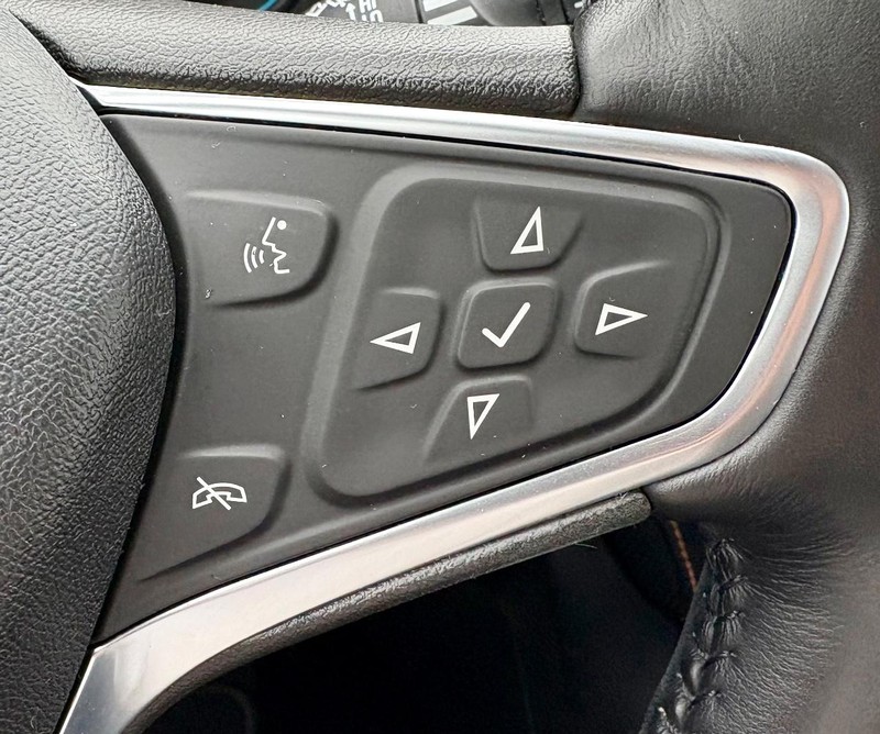 Chevrolet Equinox Vehicle Full-screen Gallery Image 30