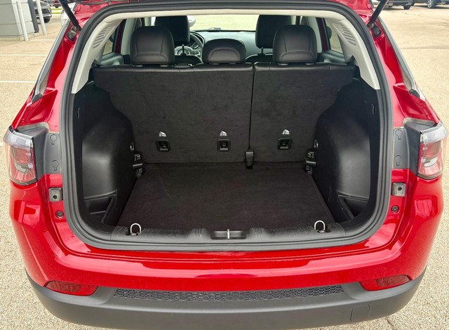2021 Jeep Compass 4WD Altitude thumbnail image 05