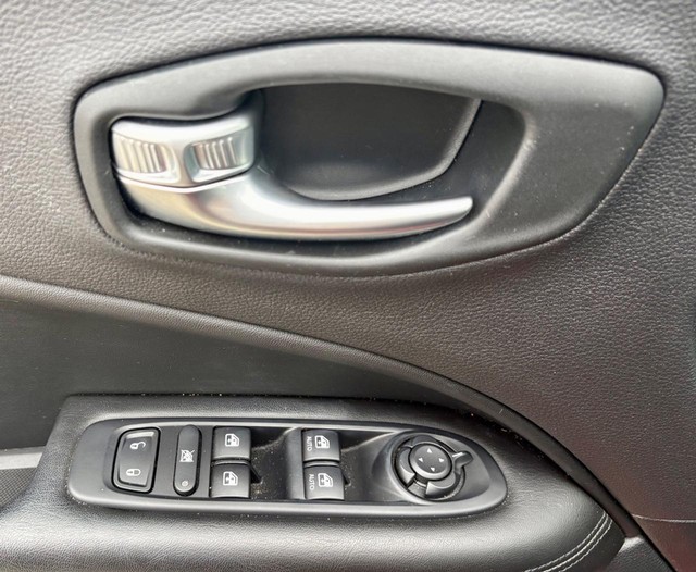 2021 Jeep Compass 4WD Altitude thumbnail image 23