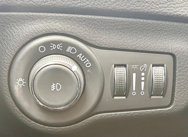 2021 Jeep Compass 4WD Altitude thumbnail image 24