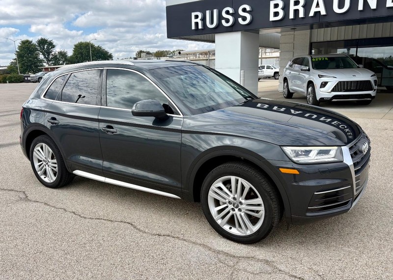 Audi Q5 Vehicle Full-screen Gallery Image 02