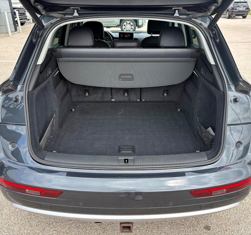 Audi Q5 Vehicle Full-screen Gallery Image 05