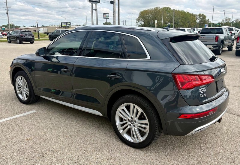 Audi Q5 Vehicle Full-screen Gallery Image 06