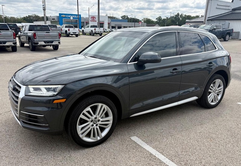 Audi Q5 Vehicle Full-screen Gallery Image 07