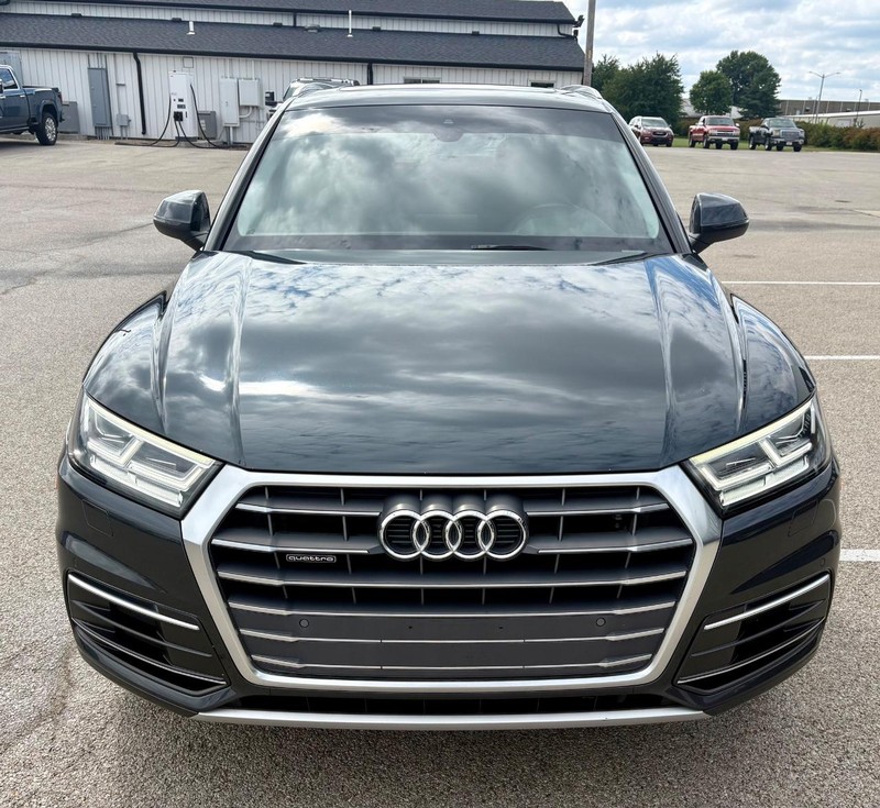 Audi Q5 Vehicle Full-screen Gallery Image 08